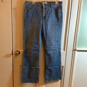Levi’s perfectly slimming boot cut 512 jeans size 16M